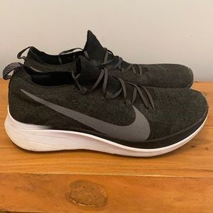 Nike running flyknit zoom men’s 11.5
